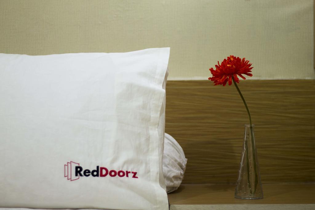 Reddoorz Near Tegalega Park Hotel บันดุง ภายนอก รูปภาพ